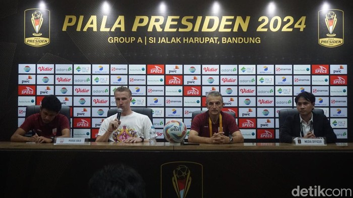 Persis Solo