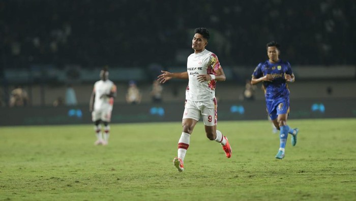 Ramadhan Sananta saat laga Persib Bandung melawan Persis Solo di grup A Piala Presiden 2024, di Stadion Si Jalak Harupat, Bandung, Kamis (25/7/2024).