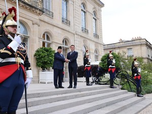 Momen Prabowo Temui Presiden Prancis di Istana Elysee