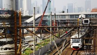 Kementerian Perhubungan menargetkan pembangunan Stasiun Baru Tanah Abang selesai akhir 2024.  