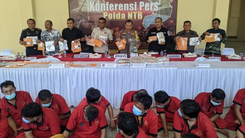 Kapolda NTB Irjen Raden Umar Faroq saat konferensi pers pengungkapan kasus narkoba di Polda NTB, Kamis (25/7/2024).