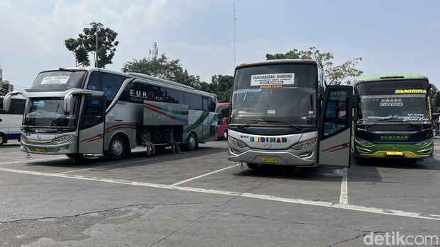 Suasana Terminal Cicaheum.