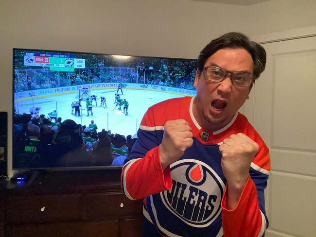 Tengku Firmansyah sering membagikan kehidupan barunya di KanaBersama dengan istrinya, Cindy Fatika Sari, Tengku Firmansyah sering menikmati suasana alam yang berbeda dari di Indonesia. da. Pria yang juga mantan atlet anggar tersebut diketahui tinggal di Kota Edmonton, Provinsi Alberta. Foto: Instagram @tengku_firmansyah