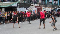 Warga Palestina yang berlindung di sekolah UNRWA di Jabalia, Gaza, menyelenggarakan turnamen sepakbola selama dua hari, saat dunia bersiap untuk Olimpiade Paris 2024.