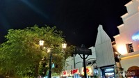 Suasana malam hari di Jalan Malioboro