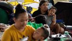 Warga Terdampak Banjir Filipina Mengungsi di Lapangan Basket