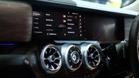  Fitur-fitur ini termasuk teknologi hybrid yang efisien, sistem keselamatan mutakhir, dan kenyamanan berkendara yang optimal.   
