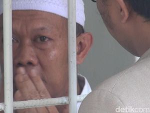 Momen Yosep Pembunuh Tuti-Amel di Subang Menangis Jelang Sidang Vonis
