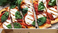 Menu makanan pembuka ala Italia ini tampil menyedihkan dan berbeda dengan foto di menunya. Foto: Site News