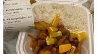 Merasa tertipu, wanita ini beli ayam goreng saus jeruk yang datang malah ayam goreng dengan irisan buah jeruk. Foto: Site News