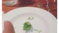 Terakhir pria ini merasa ditipu ketika pesan menu pembuka vegan, yang datang justru daun-daunan saja.Foto: Site News