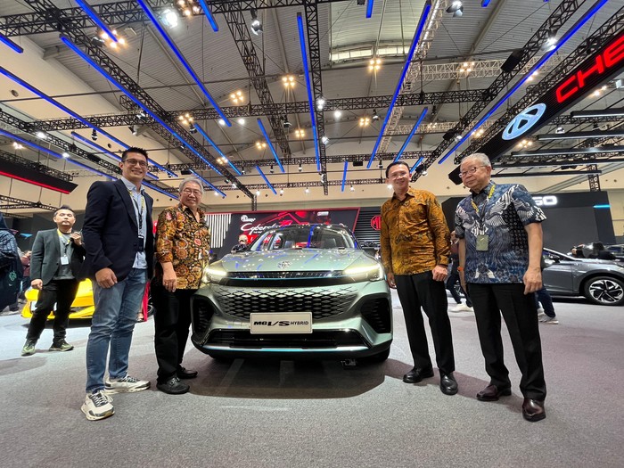 Ahok berkunjung ke pameran GIIAS 2024