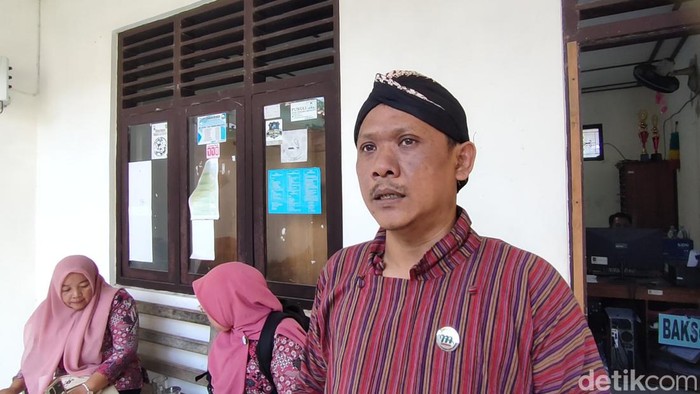 Analis Kebijakan Ahli Muda Bidang Pemberdayaan Pemerintahan Desa, Dinas Pemberdayaan Masyarakat dan Desa Pengendalian Penduduk dan Keluarga Berencana (DPMKPPKB) Kulon Progo, Risdiyanto. Foto diambil Jumat (26/7/2024).