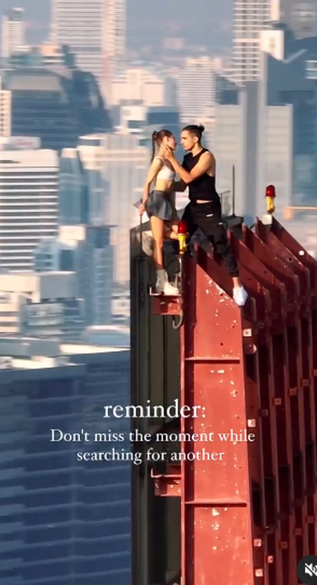 Dalam serial Netflix Skywalkers, mereka diceritakan memanjat Goldin Finance 117, gedung tertinggi yang belum selesai di Tiongkok, dengan ketinggian mencapai 597 meter. Pengalaman ini bukan hanya menjadi ajang uji adrenalin, tetapi juga melahirkan kedekatan antara keduanya. Foto: dok. Instagram