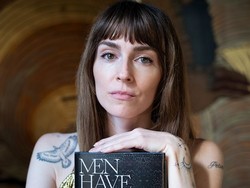 Suami Diisukan Selingkuh dengan Olivia Munn, Wanita Ini Ingin Bunuh Diri