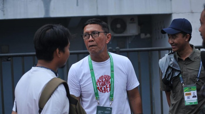 Coach Bambang Nurdiansyah (tengah) sempat menjadi staf kepelatihan di Persipa Pati.