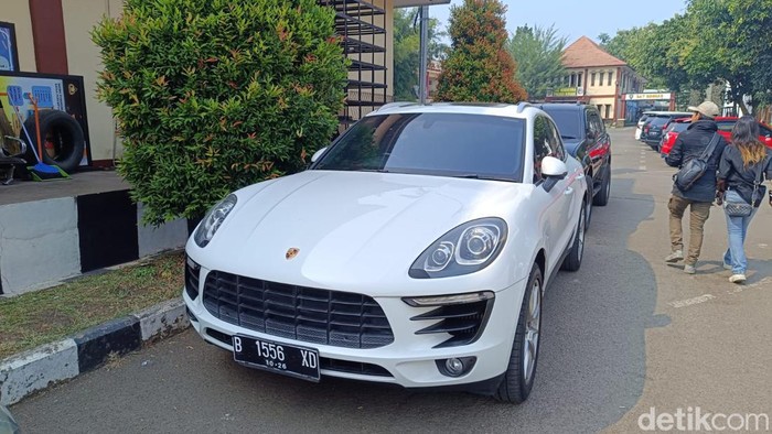 Mobil Mewah Porsche Tersita dari Penipu Berkedok Pegawai KPK