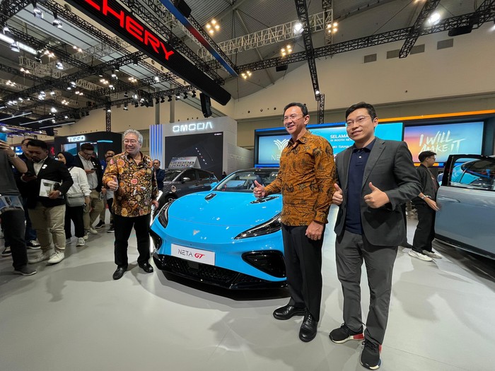 Basuki Tjahaja Purnama alias Ahok berkunjung ke GIIAS 2024