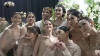 Aaliyah Massaid bahagia banget bridesmaid hadir di acara akad nikahnya, Jumat (26/7/2024) pagi. Foto: dok. Channel YouTube Thariq Halilintar