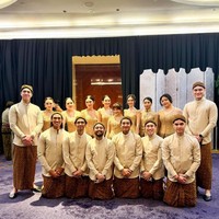 Untuk akad nikah Aaliyah memilih kebaya brukat warna coklat untuk para bridesmaidnya. Kebaya tersebut dipadukan dengan kain batik yang juga berwarna coklat. Foto: dok. Instagram Al Ghazali