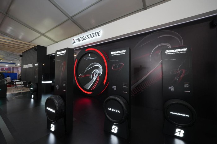 Bridgestone Dueler A/T002 di GIIAS 2024