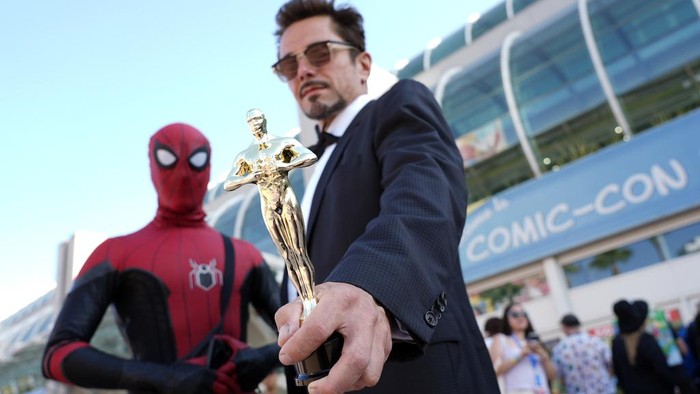 Crowds walk the convention floor during preview night for Comic-Con International, Wednesday, July 24, 2024, in San Diego. (AP Photo/Chris Pizzello)