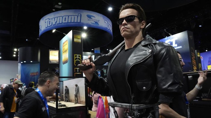 Crowds walk the convention floor during preview night for Comic-Con International, Wednesday, July 24, 2024, in San Diego. (AP Photo/Chris Pizzello)