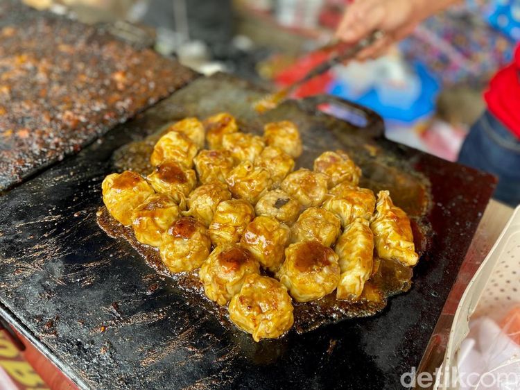 Padat Gurih! Dimsum Bakar Berbumbu Lada Hitam di Bazar Kuliner