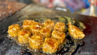 Dimsumnya berukuran besar dengan tekstur yang padat dan lembut. Rasanya gurih dengan potongan udang berukuran kecil-kecil yang masih terasa ketika dimakan. Foto: detikcom/Riska Fitria