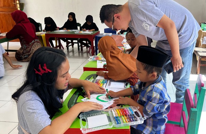 Beragam cara dilakukan perusahaan untuk mendukung kegiatan belajar mengajar masyarakat di kota Pelajar, Yogyakarta. Ini salah satunya.