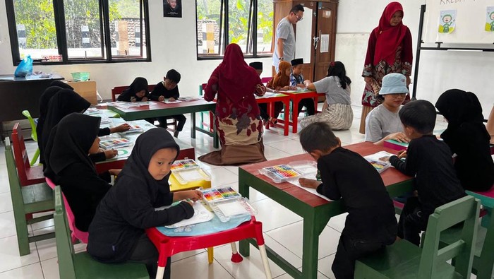 Dukungan Nyata untuk Pendidikan di Yogyakarta Beragam cara dilakukan perusahaan untuk mendukung kegiatan belajar mengajar masyarakat di kota Pelajar, Yogyakarta. Ini salah satunya.