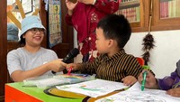 Berkaitan dengan dunia pendidikan, tercatat bahwa sekitar separuh nasabah Kredit Pintar meminjam uang untuk kebutuhan modal usaha kecil atau pendidikan.
