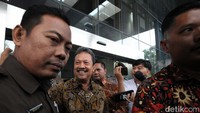 Jadi sebagai warga negara yang baik, saya harus membantu KPK, kata Trenggono saat berjalan keluar gedung KPK.