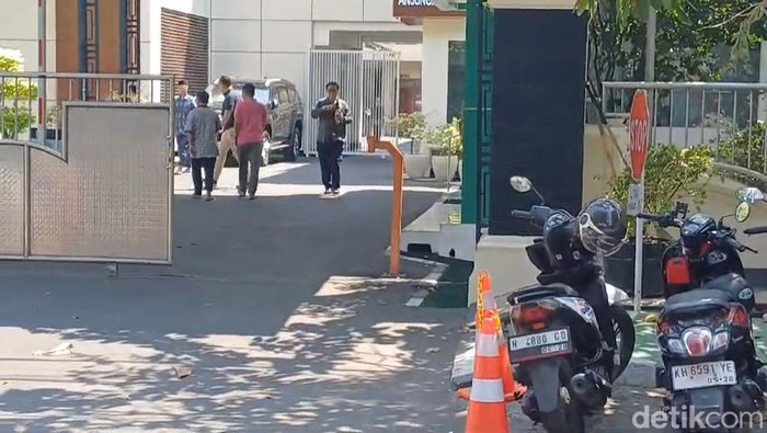 Hakim Erintuah Damanik saat bertemu awak media di PT Surabaya