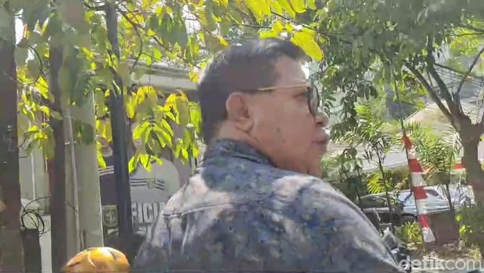 Hakim Erintuah Damanik saat bertemu awak media di PT Surabaya