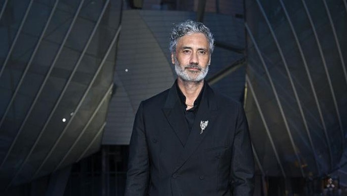 Taika Waititi menghadiri Prelude to the Olympics di Fondation Louis Vuitton pada 25 Juli 2024 di Paris, Prancis.