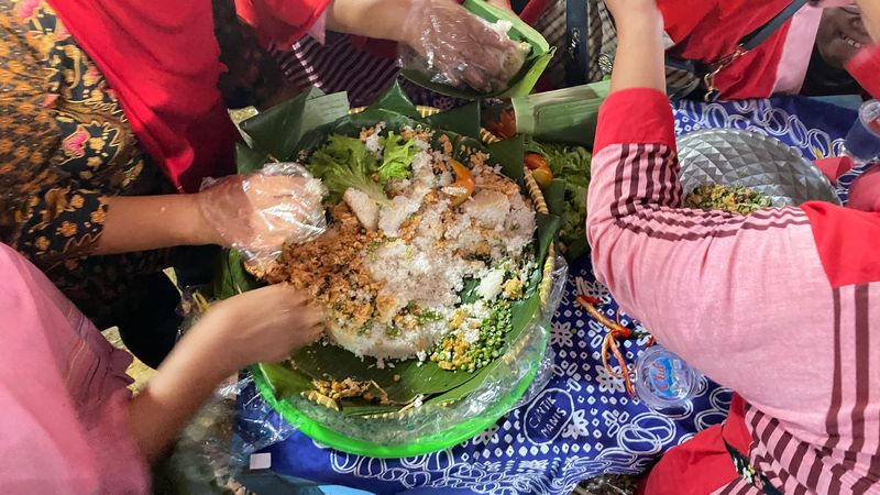 Gelaran Grebeg Suro Seribu Pincuk di Desa Mandong, Kecamatan Trucuk, Kabupaten Klaten, Jumat (26/7/2024).