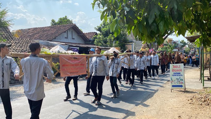 Gelaran Grebeg Suro Seribu Pincuk di Desa Mandong, Kecamatan Trucuk, Kabupaten Klaten, Jumat (26/7/2024).