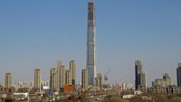 Goldin Finance 117 memiliki ketinggian 596 meter. Berlokasi di Tianjin, China. Bangunan ini rencananya akan digunakan sebagai kondominium, hotel, hingga perkantoran.Pembangunannya dimulai pada 2008. Namun, pada pertengahan 2010 pembangunan terhenti karena pengembangnya, Goldin Group, mengalami masalah keuangan. Forben mengatakan pihak Goldin Group perlu mengeluarkan US$ 10 miliar atau Rp 165 triliun (Kurs Rp 16.574) untuk menyelesaikan proyek ini.Foto: N509FZ via The B1M