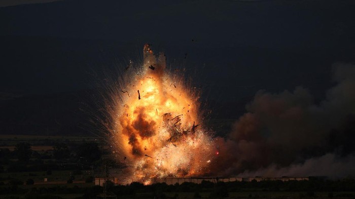 An explosion is pictured at a fireworks warehouse in the town of Elin Pelin, near Sofia, Bulgaria, July 25, 2024. REUTERS/Stoyan Nenov      TPX IMAGES OF THE DAY