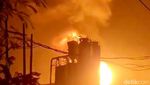 Gudang Tinner Pabrik Cat Avian Terbakar