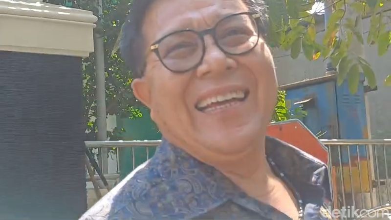 Hakim Erintuah Damanik saat bertemu awak media di PT Surabaya