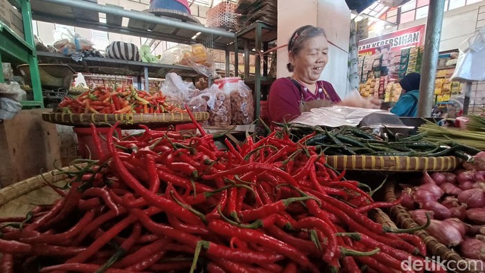 Pedagang bumbu mentah di Pasar Manis Purwokerto, Kabupaten Banyumas, Jumat (26/7/2024).