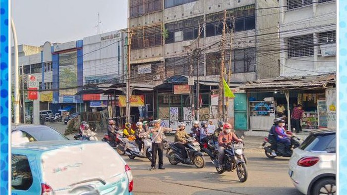 Kemacetan Berlanjut di Pasar Cipulir Akibat Pengerjaan Proyek Drainase