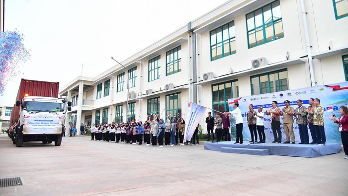 Jokowi lepas ekspor perdana sepatu di Batang, Jateng (Vico - Biro Pers Sekretariat Presiden)