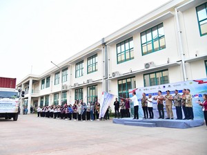 Jokowi Lepas Ekspor Perdana 16 Ribu Pasang Sepatu Produksi Batang ke AS