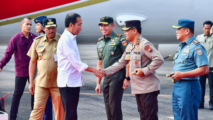 Jokowi tiba di Jawa Tengah untuk resmikan Kawasan Industri Terpadu di Batang.