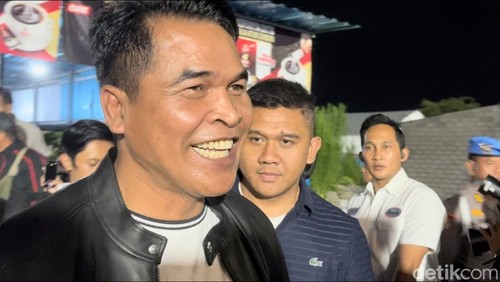 Kapolda Bali Irjen Ida Bagus Kade Putra Narendra saat menghadiri laga Bali United kontra Persija Jakarta di Stadion Kapten I Wayan Dipta, Gianyar, Bali, Jumat (26/7/2024) malam. (Foto: Ida Bagus Putu Mahendra/detikBali)