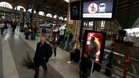 Operator kereta api milik negara mengatakan pembakar telah menargetkan instalasi di sepanjang jalur yang menghubungkan Paris dengan kota-kota seperti Lille di utara, Bordeaux di barat, dan Strasbourg di timur. REUTERS/Yves Herman  