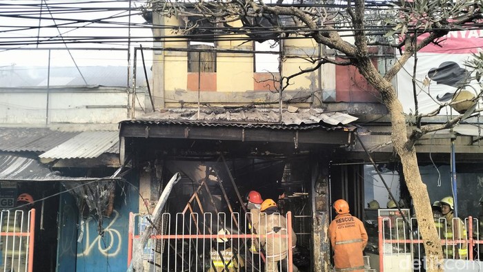 Kios di Pasar Simpang Dago terbakar